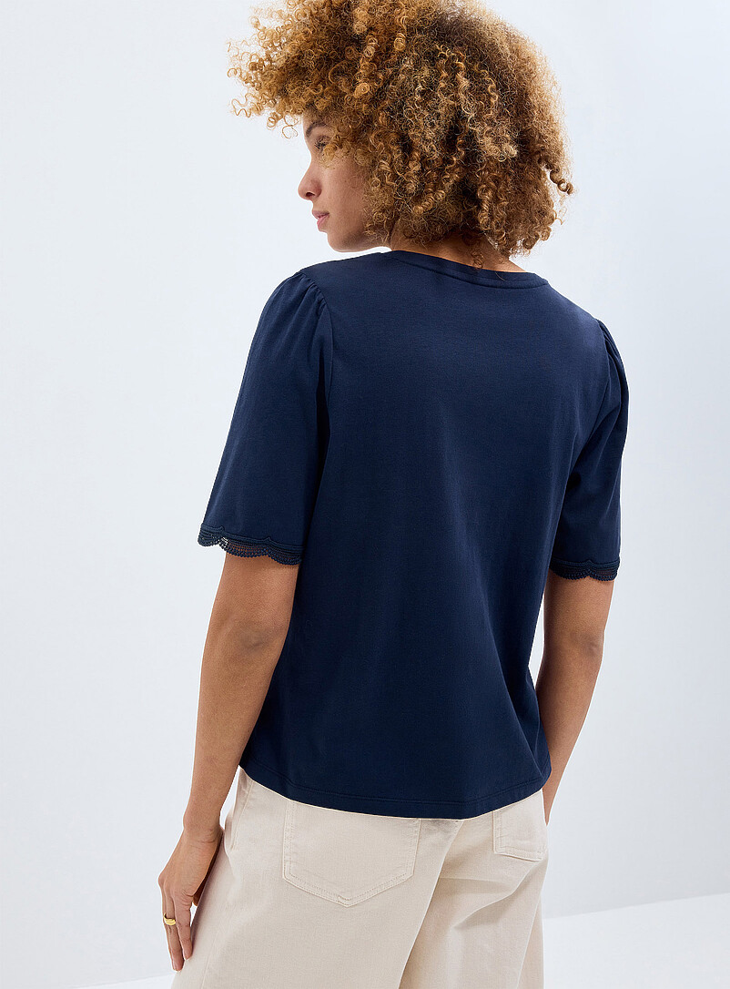 Contemporaine: Le t-shirt d&eacute;contract&eacute; manches bouffantes festonn&eacute;es Rose pour femme