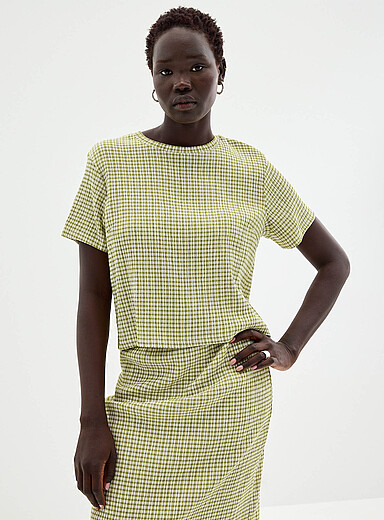 Le t-shirt carr&eacute; extensible vichy