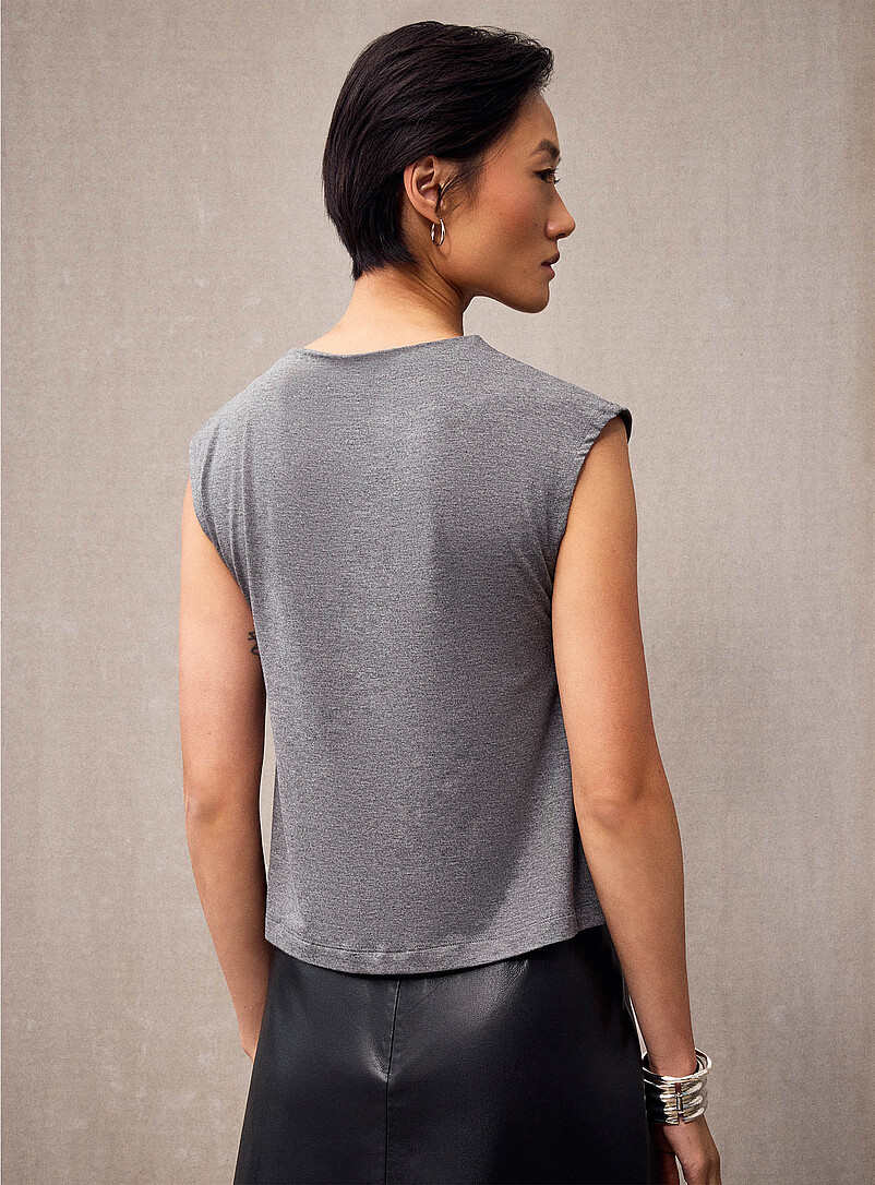 Contemporaine: Le t-shirt ultrafluide manches cape Blanc pour femme