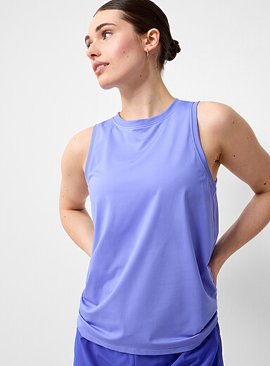 La camisole encolure haute bords c&ocirc;tel&eacute;s