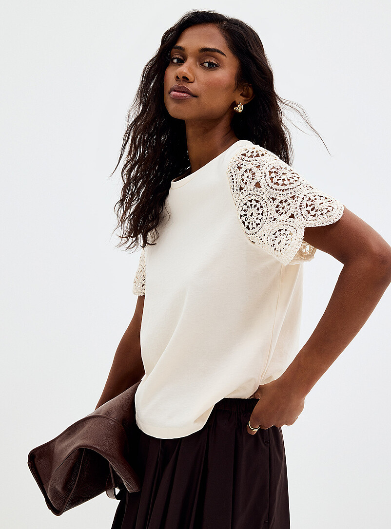 Contemporaine Mossy Green Organic cotton crocheted sleeve T-shirt for women