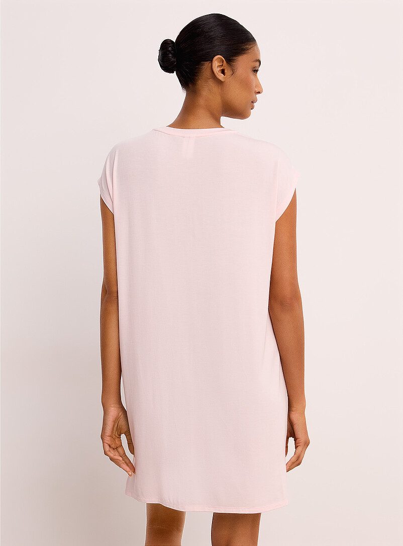 Simons x Mira: La robe de nuit fluide dessin canin <b>En soutien &agrave; la Fondation Mira</b> Vieux rose pour femme