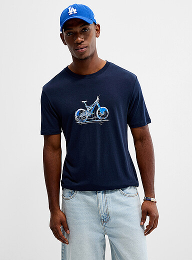 Le t-shirt v&eacute;lo <b>Coupe standard</b>