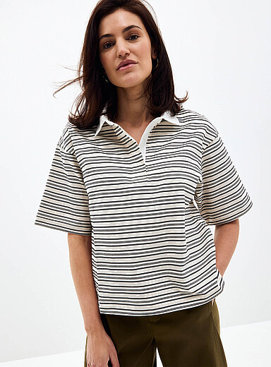 Le polo carr&eacute; jersey lourd &agrave; rayures