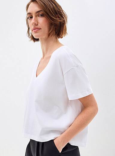 100% organic cotton boxy V-neck T-shirt
