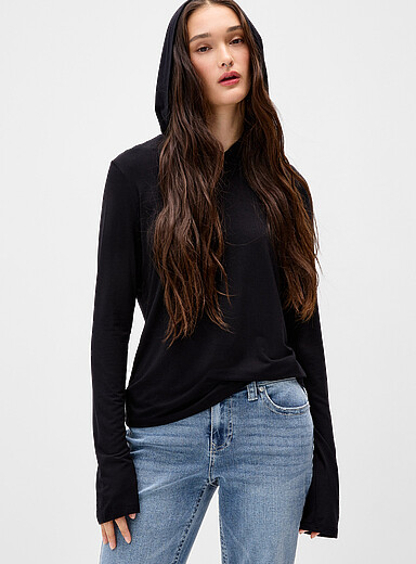 Twik: Le t-shirt &agrave; capuche fluide Noir pour femme