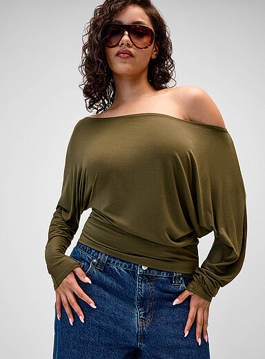 Le t-shirt &eacute;paules nues taille cintr&eacute;e