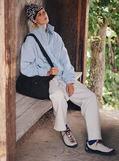 Le pantalon molletonn&eacute; jambe droite