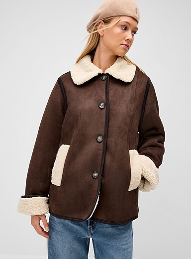 Le manteau effet su&egrave;de envers moutonn&eacute;