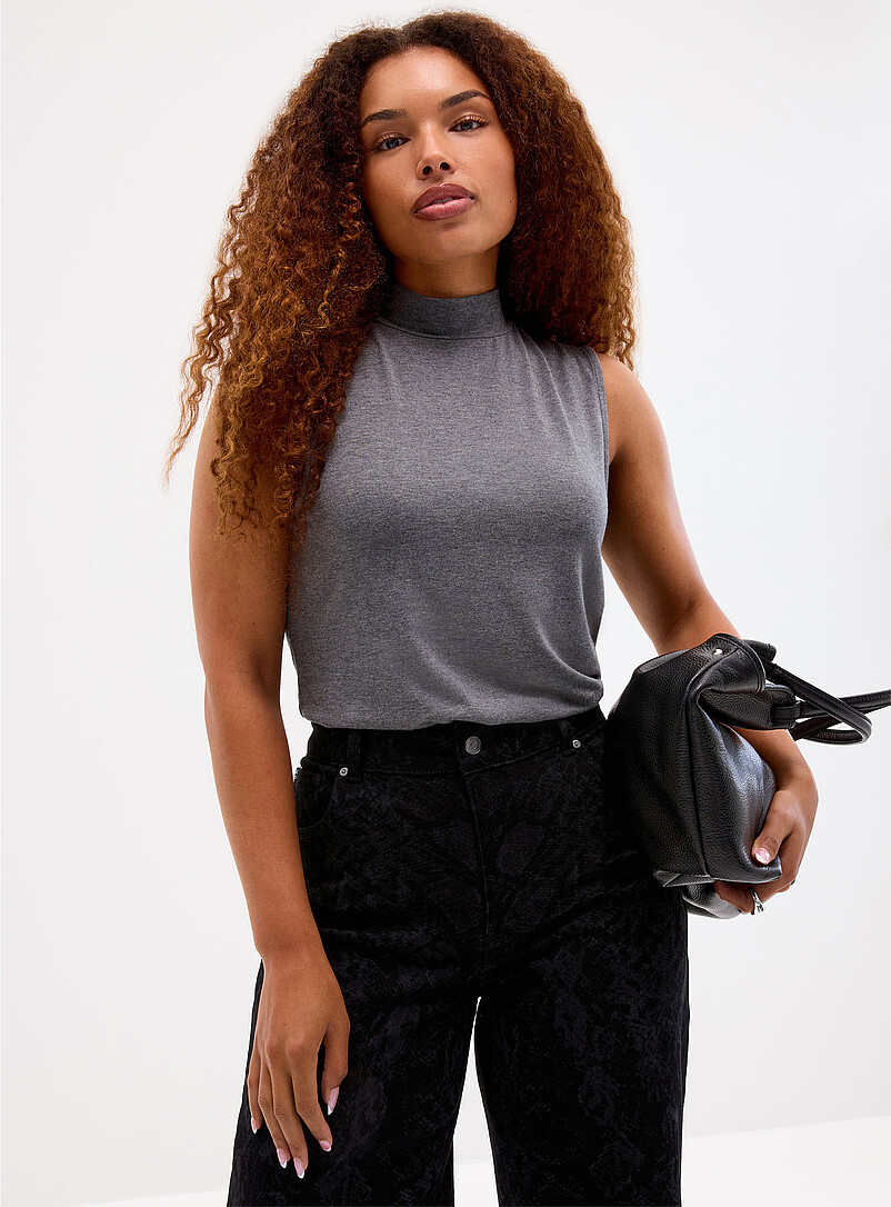 Contemporaine: La camisole ample ultrafluide col montant Noir pour femme