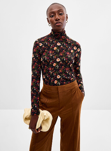 Ultra-flowy printed turtleneck T-shirt
