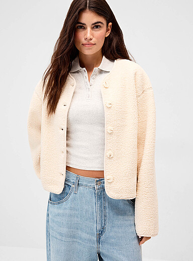 La veste moutonn&eacute;e boutonn&eacute;e