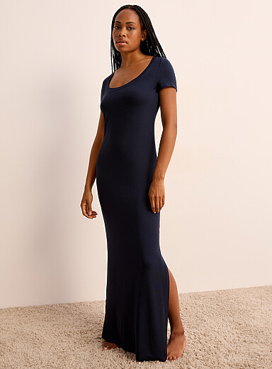 Miiyu: La longue robe de nuit fluide Bleu fonc&eacute; - Indigo pour femme