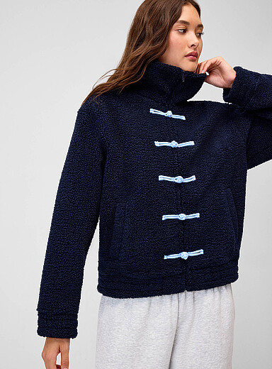 Twik: La veste effet mouton attaches brandebourgs Bleu marine - Bleu nuit pour femme