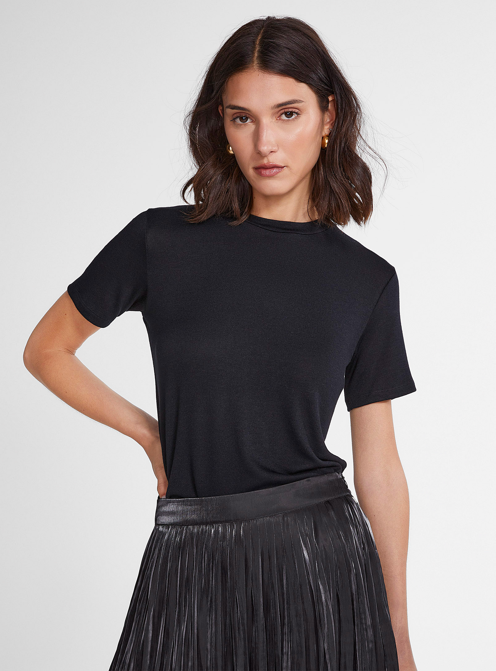 Icone Short-sleeve Supple Knit T-shirt In Black