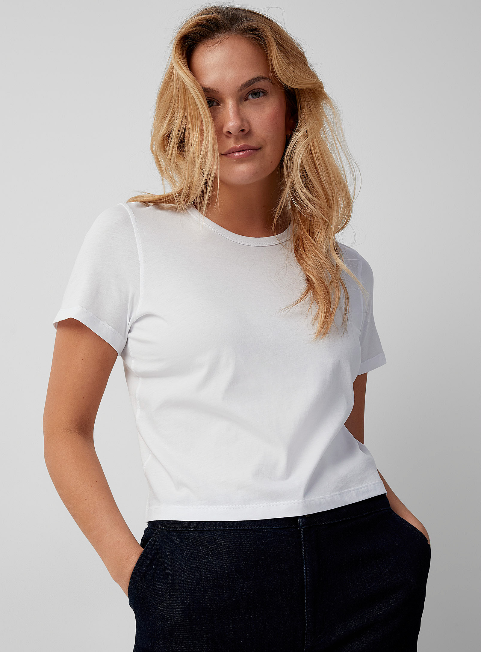 Contemporaine Cropped Organic Cotton T-shirt In White