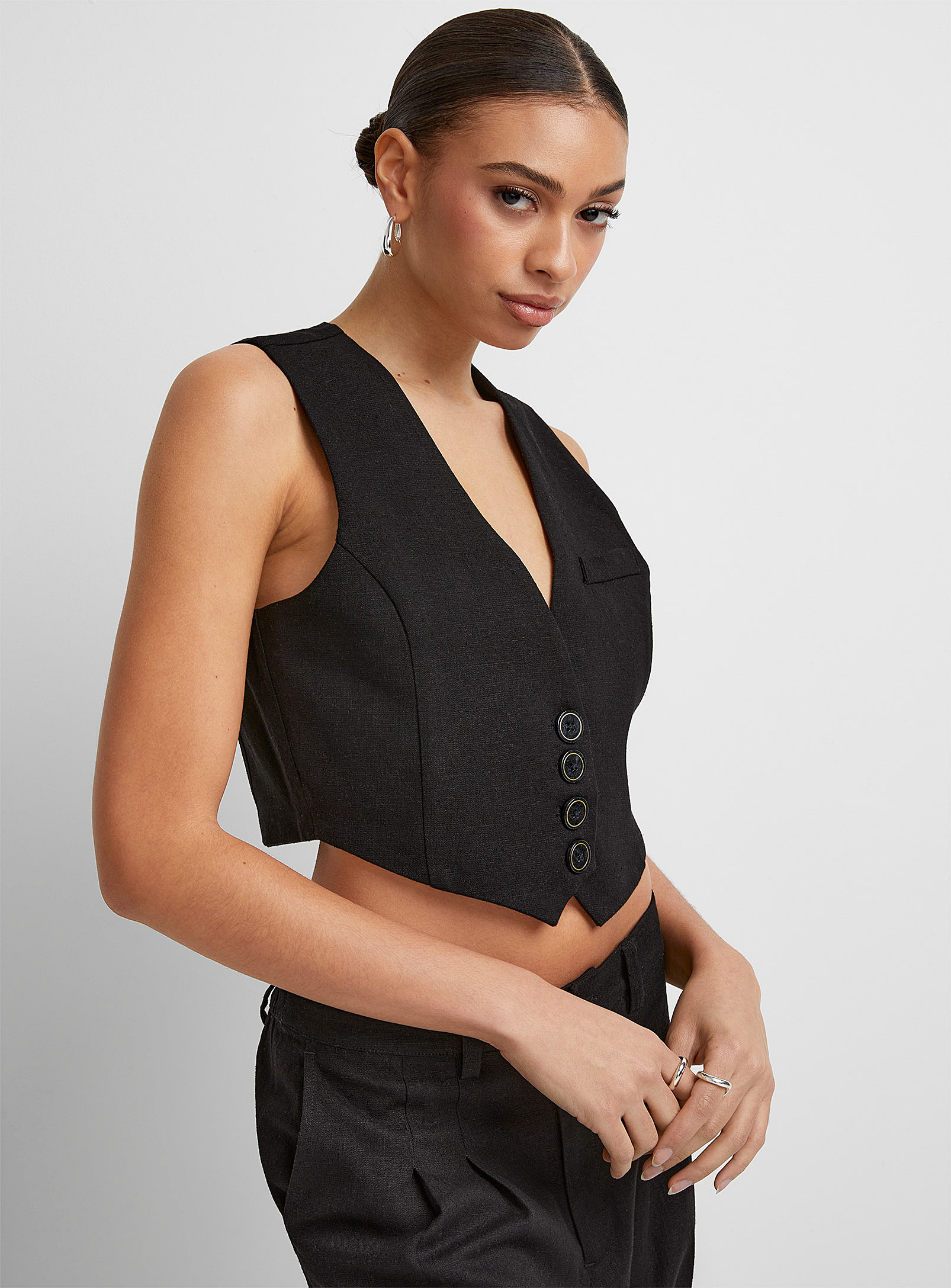 Icone Touch Of Linen Cropped Vest In Black