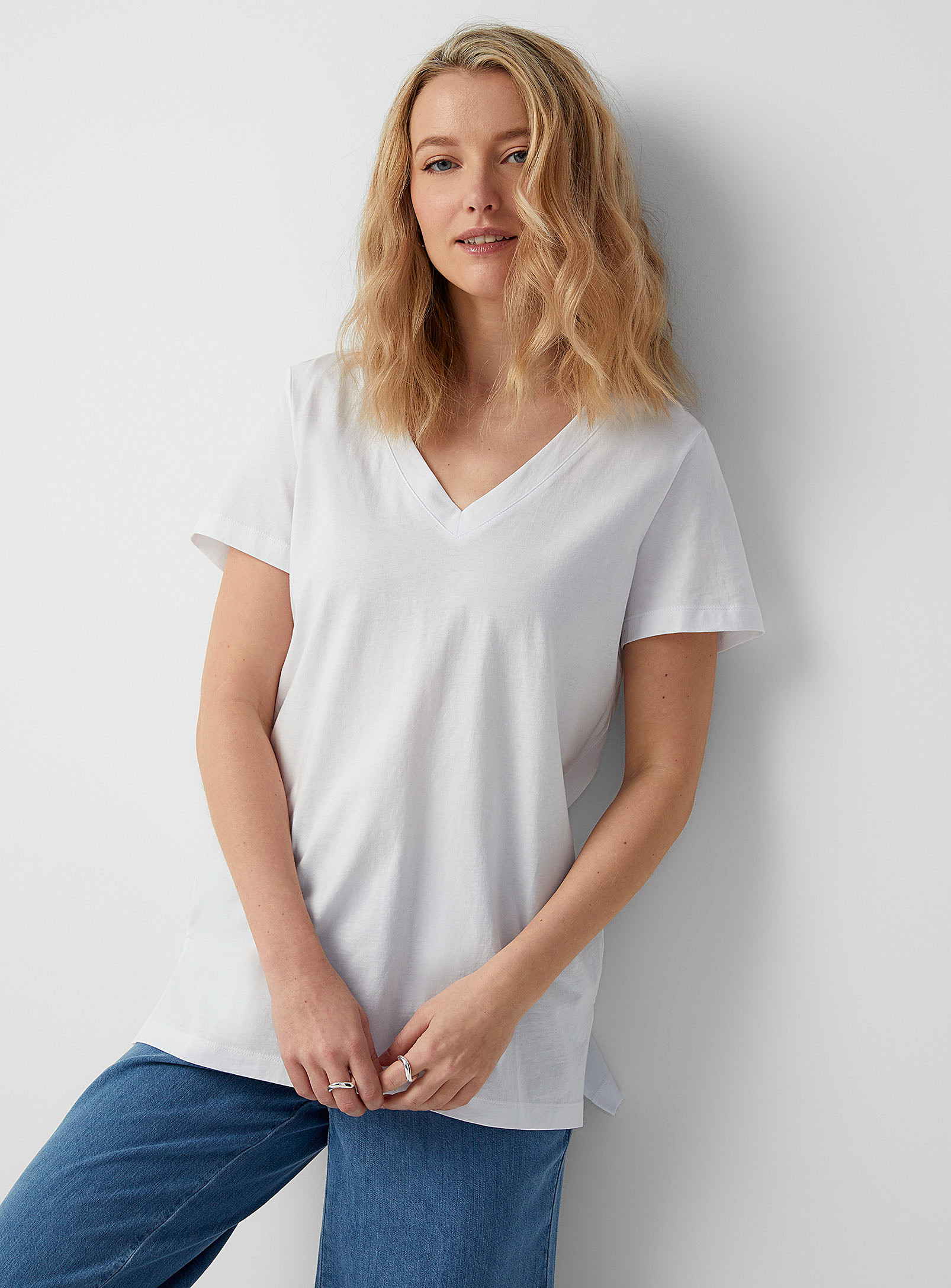 Contemporaine V-neck Tunic T-shirt In White