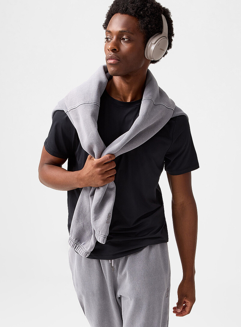 Fresh-feel perforated T-shirt product image 3
