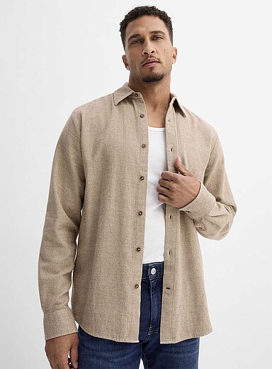 La chemise tricot piqu&eacute; effet chin&eacute; <b>Coupe moderne</b>