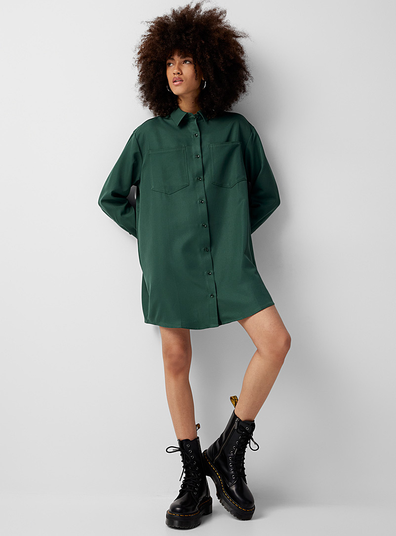 Twik: La robe chemise poches plaquées Vert bouteille pour femme
