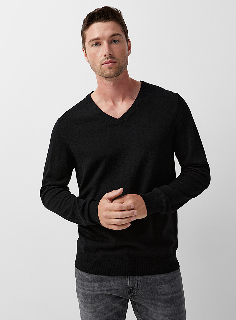 Le 31 Black Responsible merino V-neck sweater for men