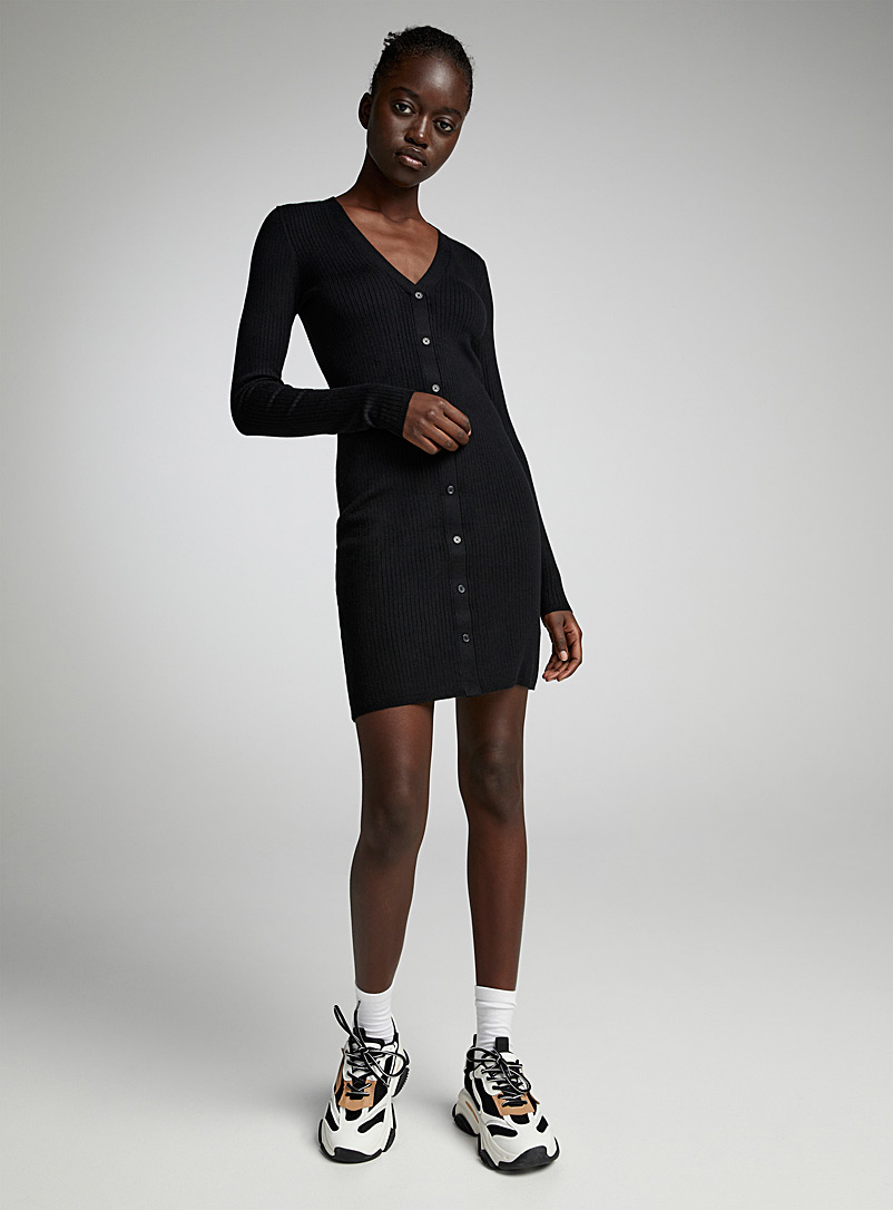 Twik: La robe cardigan à boutons Noir pour femme