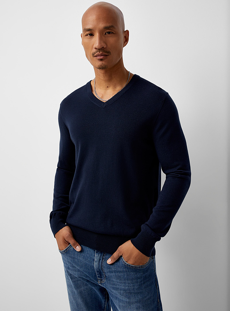 Le 31 Marine Blue Responsible merino V-neck sweater for men