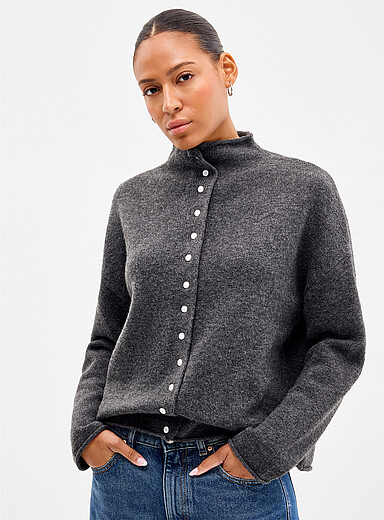 Le cardigan duveteux col chemin&eacute;e