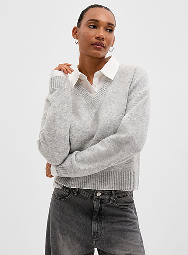 Contemporaine: Le chandail carr&eacute; effet superpos&eacute; chemise popeline Gris pour femme