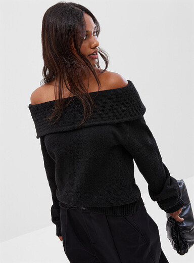 Contemporaine: Le chandail moelleux col Bardot Noir pour femme