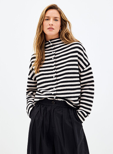 Le cardigan ray&eacute; col chemin&eacute;e