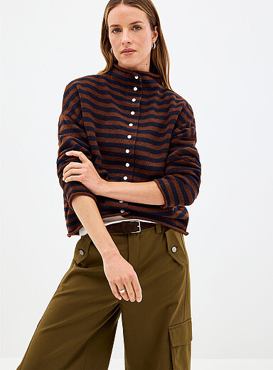 Le cardigan ray&eacute; col chemin&eacute;e