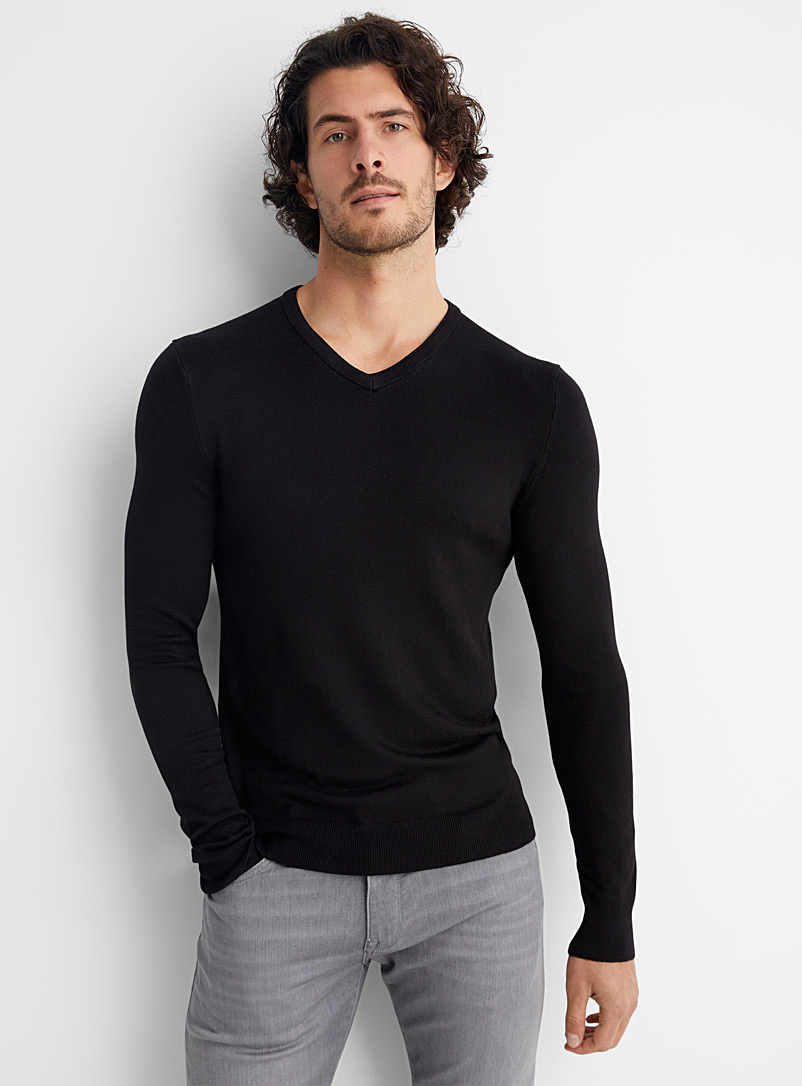 Le 31 Black Bamboo rayon V-neck sweater for men