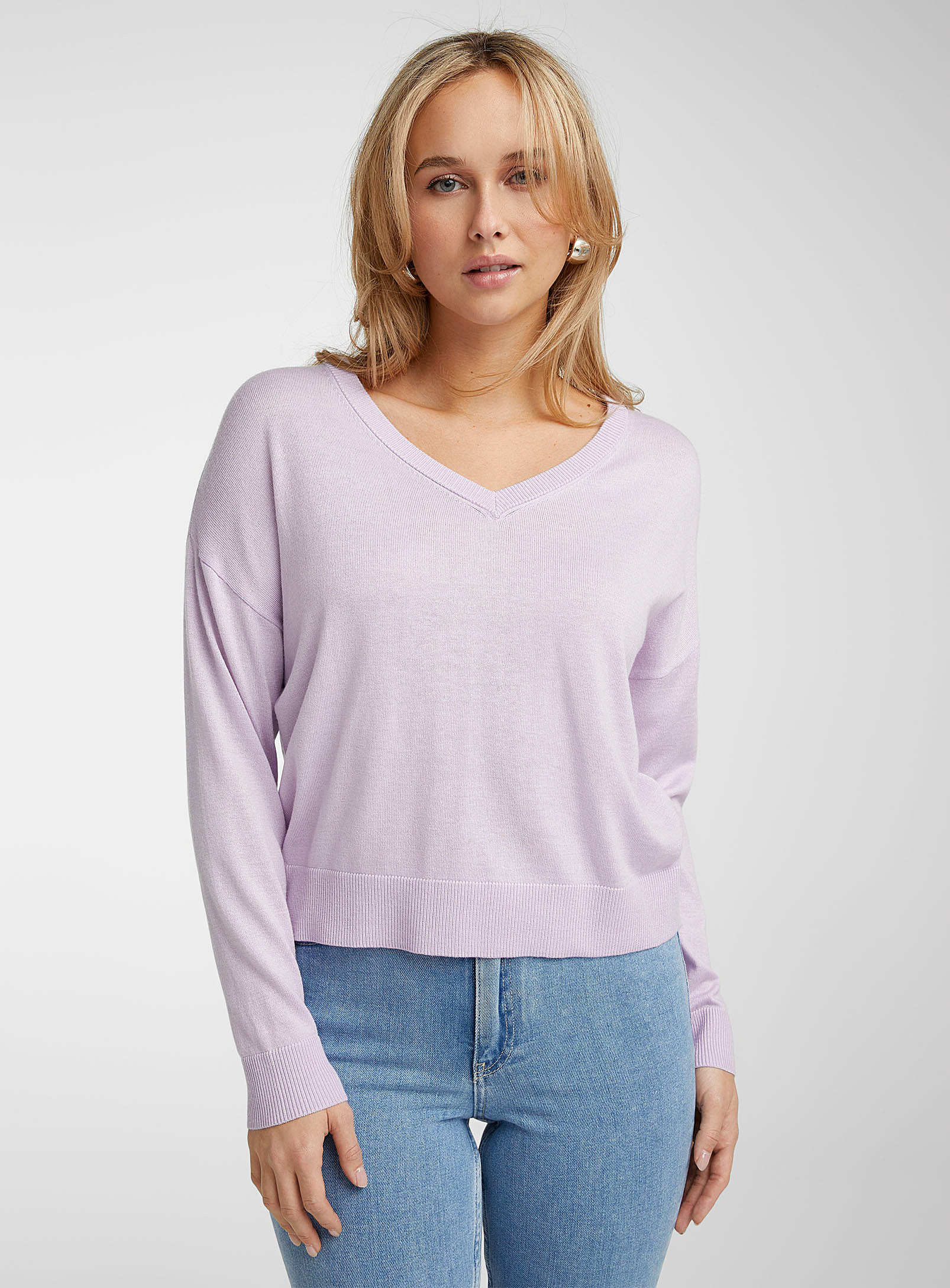 Icone Drop-shoulder V-neck Sweater In Lilacs