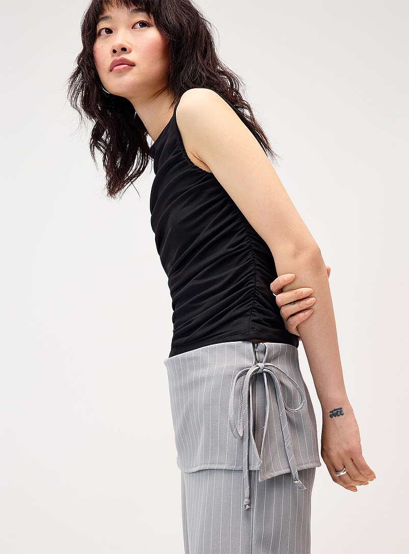 Twik: Le pantalon habill&eacute; portefeuille boucle lat&eacute;rale Noir pour femme