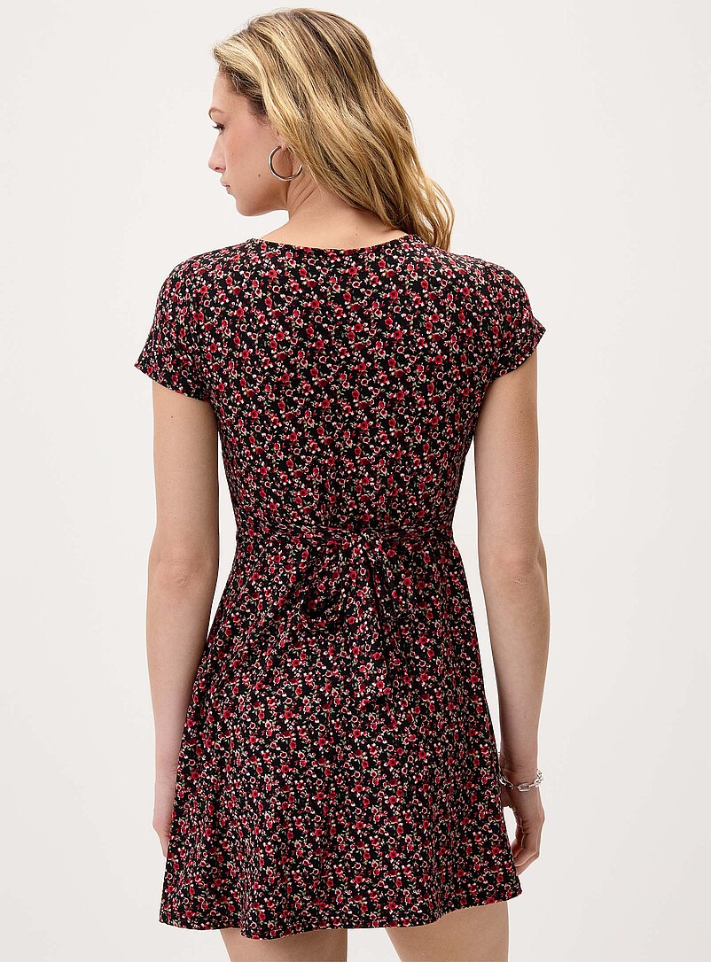 Twik: La minirobe cache-c&oelig;ur &agrave; motif Rouge &agrave; motifs pour femme