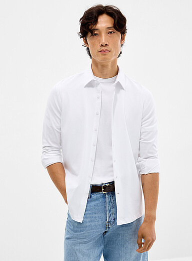 La chemise souple extensible <b>Coupe r&eacute;guli&egrave;re</b>