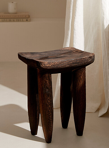 Le tabouret d&eacute;coratif bois de paulownia fonc&eacute;