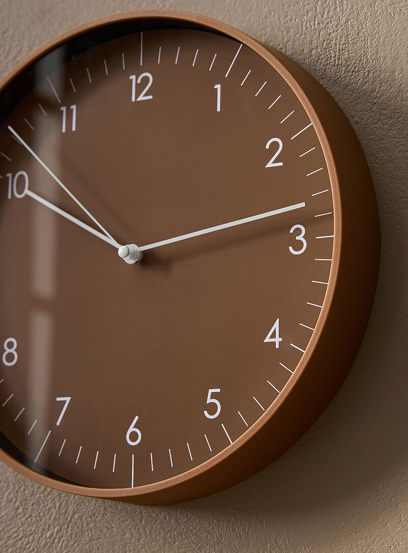 Simons Maison: L'horloge murale circulaire caf&eacute; au lait Brun