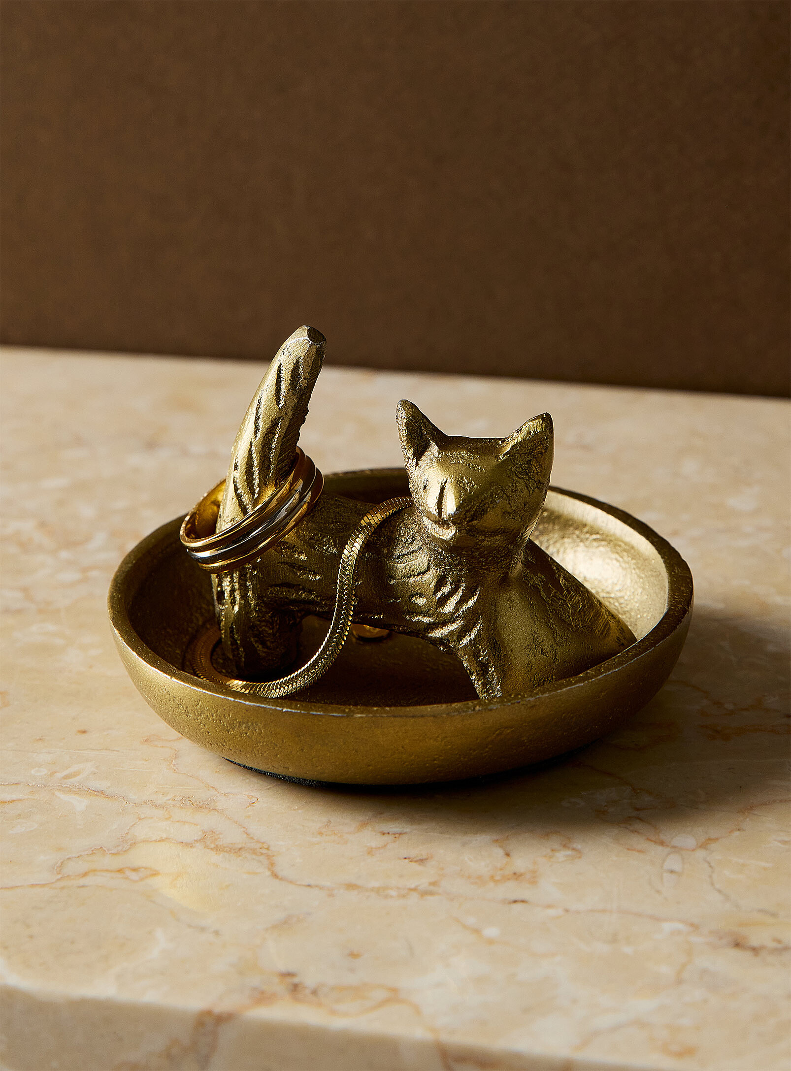 Le petit porte-bijoux chat doré