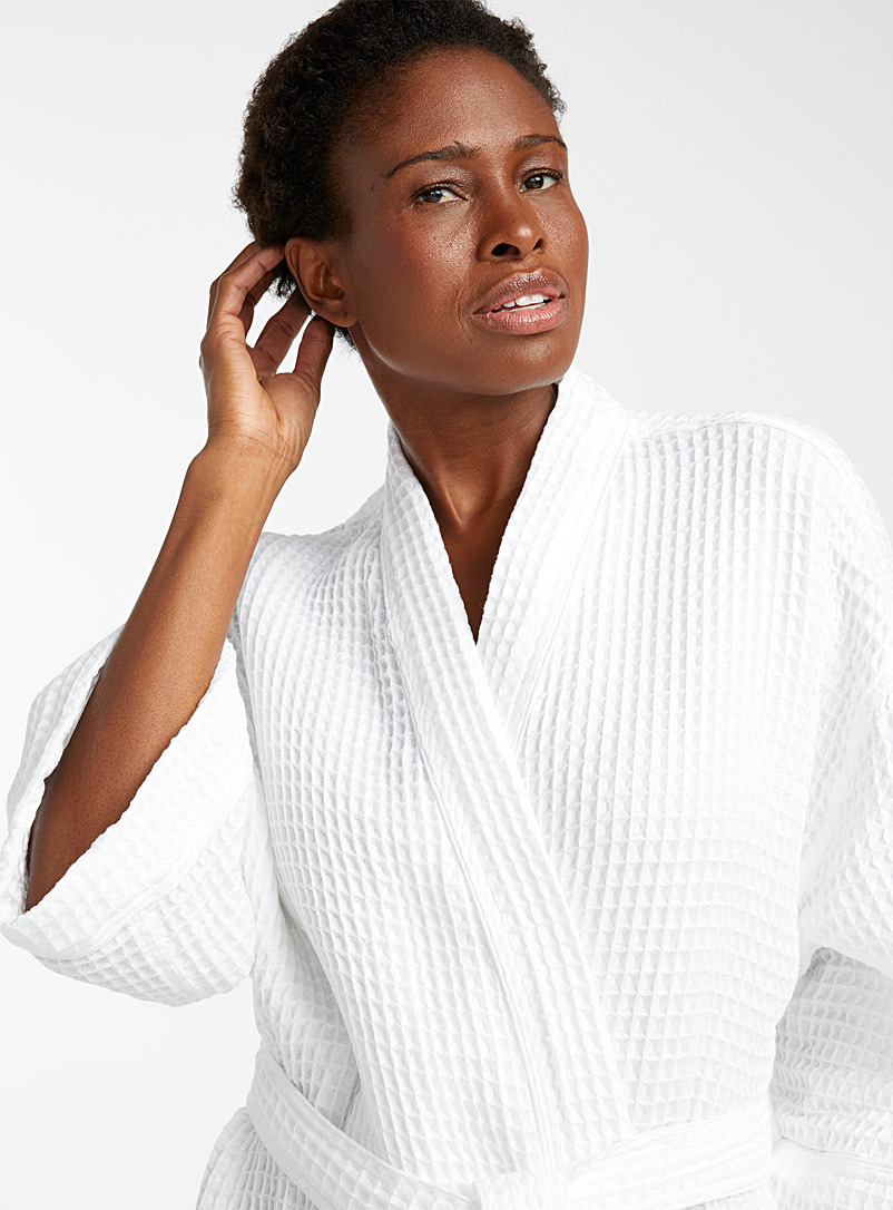 Miiyu White Somerset waffled robe for women