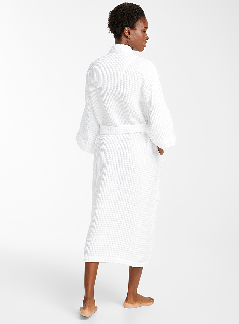 Miiyu White Somerset waffled robe for women
