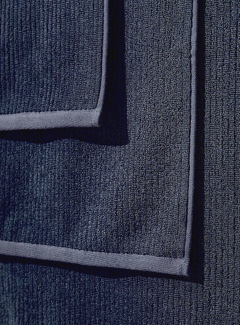 Simons Maison Black Cotton and modal towels Ultra-soft and fluffy, grooved texture