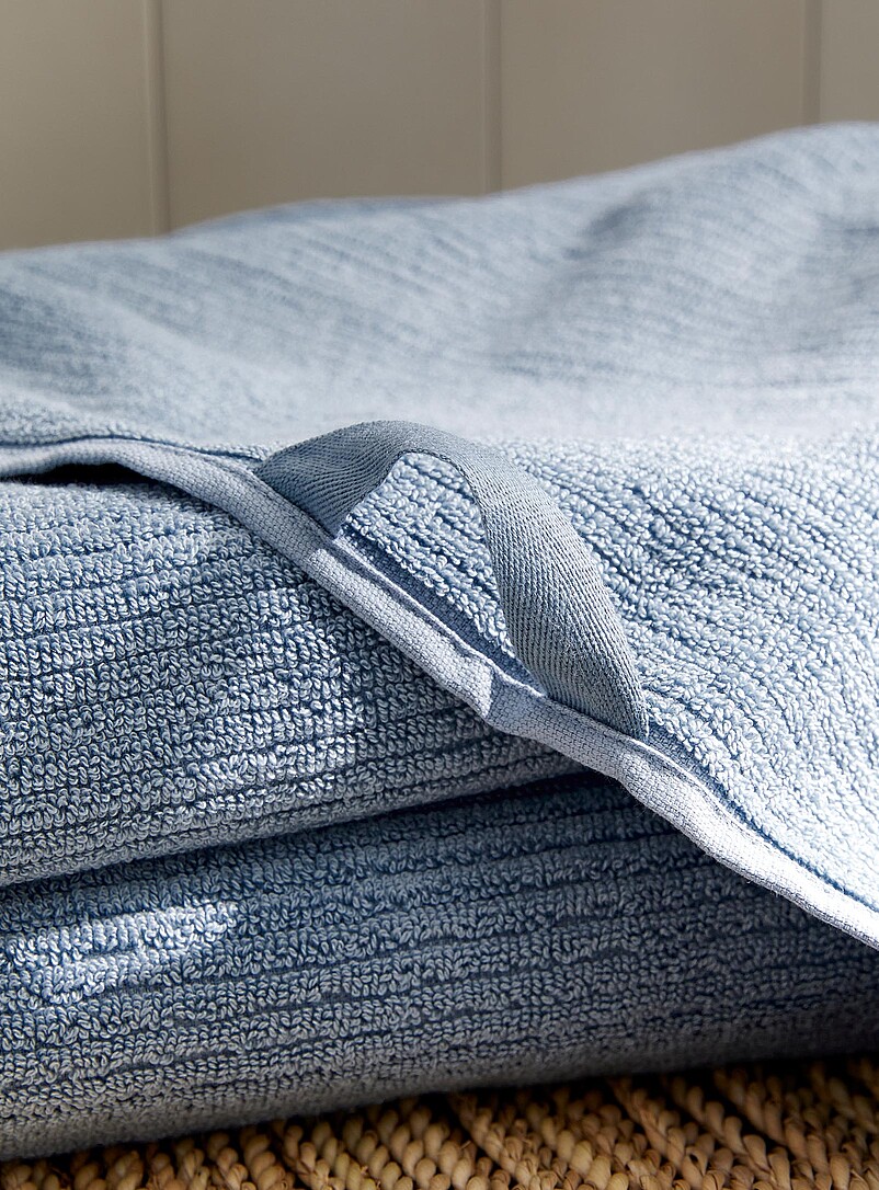 Simons Maison: Les serviettes coton et modal Ultradouces et moelleuses, texture rainur&eacute;e Gris clair