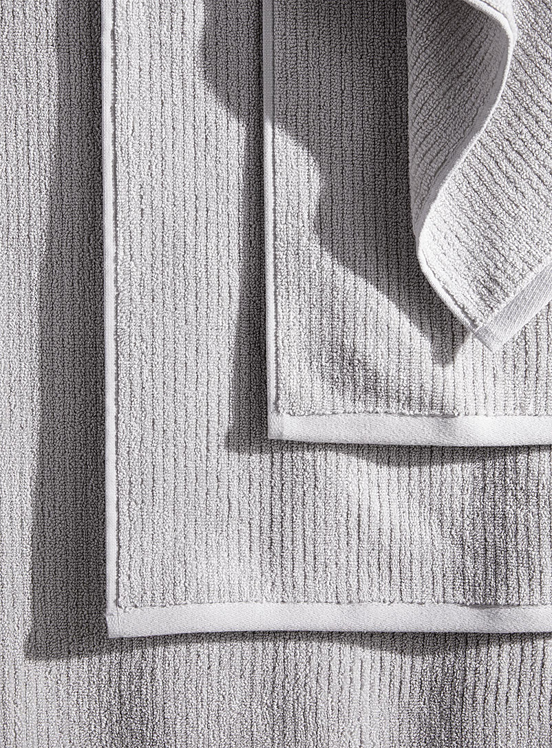 Simons Maison Black Cotton and modal towels Ultra-soft and fluffy, grooved texture