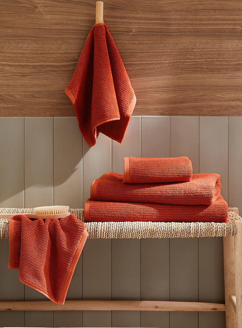 Simons Maison Black Cotton and modal towels Ultra-soft and fluffy, grooved texture