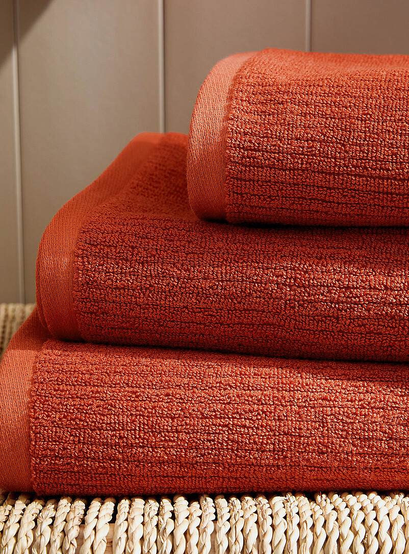 Simons Maison Black Cotton and modal towels Ultra-soft and fluffy, grooved texture