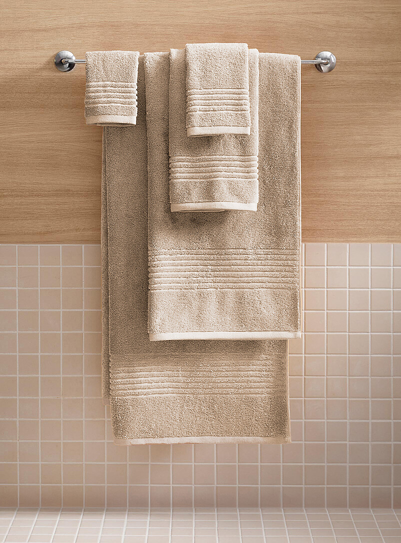 Lot de 2 Serviettes de Bain Douces, Super absorbantes, Motif Jacquard Floral, Coton, 69,9 x 140,7 cm, Beige Clair Lot de 2 Serviettes de Bain Douces, Super absorbantes, Motif Jacquard Floral, Coton, 69,9 x 140,7 cm, Beige Clair