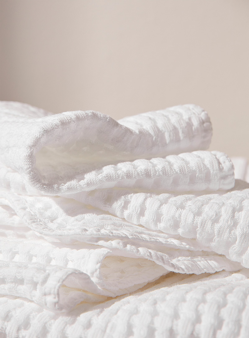 Simons Maison: Les serviettes blanches gaufrées Blanc